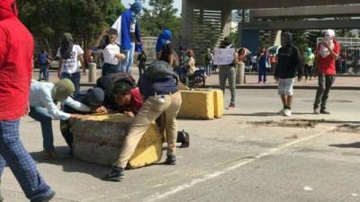 Frente a la Unah en Tegucigalpa hubo protesta.