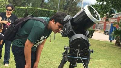 Según miembros de la Facultad de Ciencias Espaciales de la Unah tienen salón lleno cada vez que realizan estos eventos.