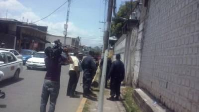 Por una abertura en el techo se habrían escabullido los reclusos que ahora son buscados por la Policía.