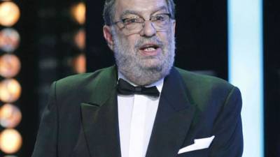 Costa Rica head coach Oscar Ramirez returns a ball during the group E match between Switzerland and Costa Rica, at the 2018 soccer World Cup in the Nizhny Novgorod Stadium in Nizhny Novgorod , Russia, Wednesday, June 27, 2018. (AP Photo/Natasha Pisarenko) ORG XMIT: AJM214