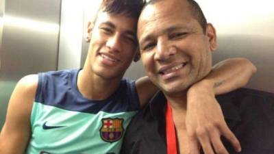 El padre de Neymar asegura que la intención de ellos es seguir muchos años en el FC Barcelona.
