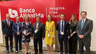 Jan Heinemann (DEG), Ildoira Bonilla (Banco Atlántida), Constanze Kreiß (DEG), Guillermo Bueso (Banco Atlántida), Monika Beck (DEG), Sebastian Leimbach (DEG), Maria Jose Agüero (Banco Atlántida), Jose Fernando Mendoza (Banco Atlántida).