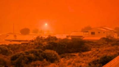 Un fenómeno natural causado por el avance del ciclón Narelle dejó a los habitantes de Australia Occidental boquiabiertos: el cielo se tornó de un intenso color rojo en varias ciudades de la región de Gascoyne, al noroeste del país.