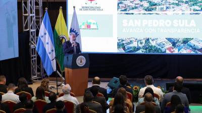 El alcalde de San Pedro Sula, Roberto Contreras, durante la presentación del informe de rendición de cuentas de su primer año de gobierno.