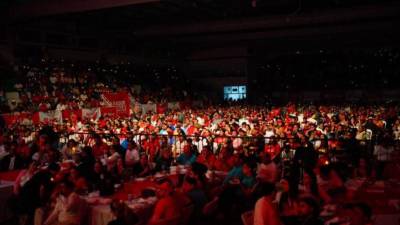 El gimnasio Municipal fue insuficiente para la gran cantidad de sampedranos que llegaron para presenciar el partido de la Bicolor.