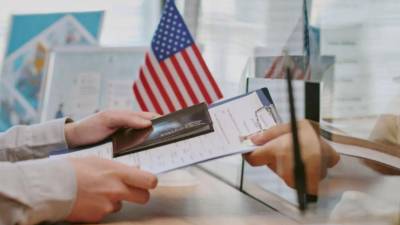 El Departamento de Estado de Estados Unidos planea revocar las visas de turismo y de negocios de quienes hayan solicitado asilo tras llegar al país, según informó la agencia este martes.
