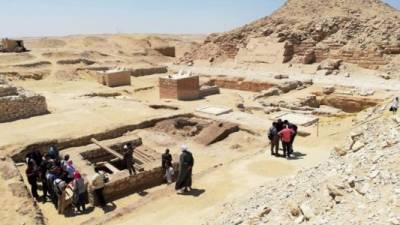 Pozo de treinta metros excavado en el centro de un antiguo taller de momificación que ha sido descubierto al sur de la pirámide de Unas, en el sur de la necrópolis de Sakara. EFE
