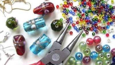 Si aprende la habilidad para crear accesorios, puede empezar un pequeño negocio.