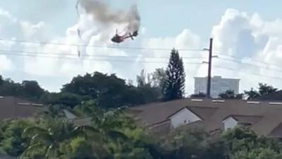 Momento en el que el helicóptero cae en Pompano Beach, Florida.