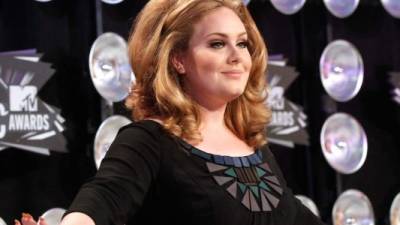 Adele sigue fiel a su personalidad anti-estrella de rock.