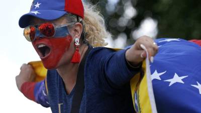 Fotografía del 3 de agosto de 2024 en donde se ve a venezolanos que protestan contra los resultados de las elecciones presidenciales del pasado domingo brindados por el Consejo Nacional Electoral (CNE), que proclamó ganador y reelegido al presidente Nicolás Maduro.