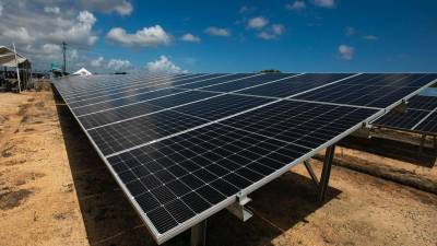 El proyecto de energía solar en la comunidad de Brus Laguna fue ejecutado por el Programa de Electrificación Rural en Lugares Aislados (PERLA).