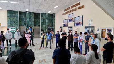 <b>Personal del Mario Rivas durante la asamblea realizada ayer en el centro asistencial. </b>