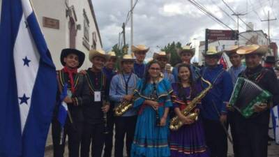 Parte de los integrantes de Zorzales de Sula.
