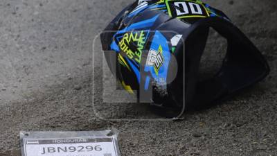 Un motociclista perdió la vida la mañana de este jueves luego de impactar contra la parte trasera de una rastra estacionada en el bulevar del Norte, a la altura del sector conocido como la Vuelta del Cura, en el municipio de Choloma.