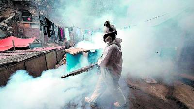 Salud realiza control de fumigación.