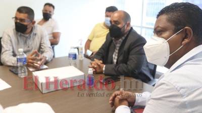 El ministro que asumió funciones este viernes sostuvo una reunión con dirigentes magisteriales para acordar detalles del retorno a clases y el inicio del año escolar 2022.