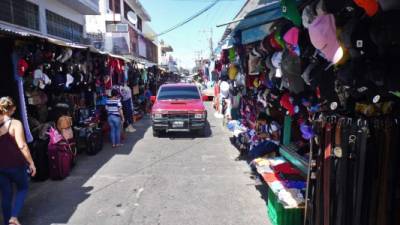 Los negocios de La Ceiba se las ingenian en busca de estrategias para superar la crisis.