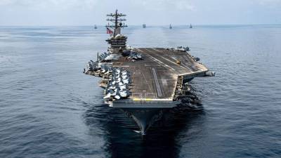 Fotografía cedida por el Comando Sur de Estados Unidos que muestra el portaviones USS Nimitz (CVN 68) y el destructor de misiles guiados USS Gridley (DDG 101).