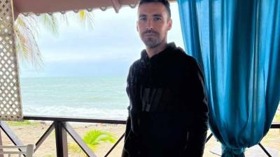 Jonathan Bornstein ya ha disfrutado de las playas de La Ceiba tras llegar al país para jugar con el Vida.