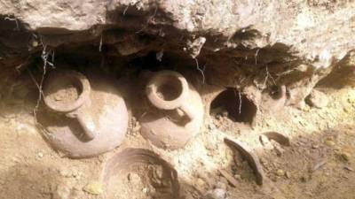 Las monedas encontradas en Andalucía estaban dentro de estas vasijas.