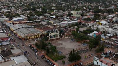 El sector inmobiliario en la ciudad de Siguatepeque, departamento de Comayagua, ha experimentado un crecimiento significativo en los últimos años, impulsando una mayor actividad económica y transformando el desarrollo urbano de la zona central de Honduras. Este dinamismo se refleja en el aumento de proyectos habitacionales, comerciales y de uso mixto, en respuesta a la creciente demanda de vivienda y espacios para inversión.