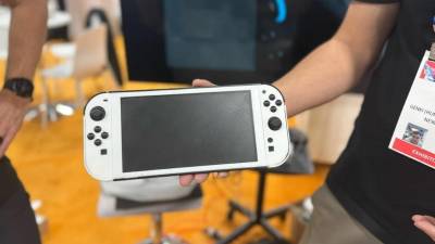 La publicación alemana Netzwelt ha conseguido la réplica de la Switch 2 y ha afirmado que parece mucho más grande que el modelo anterior.