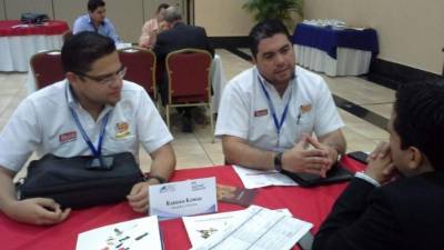 Los empresarios nacionales proponen venta de productos como carnes a los empresarios canadienses.