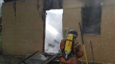 Al lugar se hicieron presentes nueve bomberos que estuvieron al mando del sargento Vásquez.