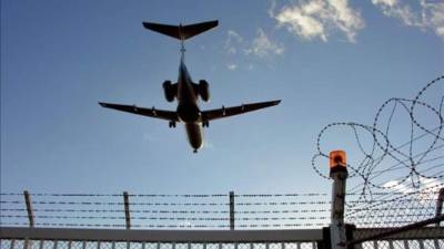 Las autoridades temen que las fuerzas del grupo yihadista Estado Islámico (EI), que controlan grandes porciones de Irak, dispongan de misiles antiaéreos. EFE/Archivo