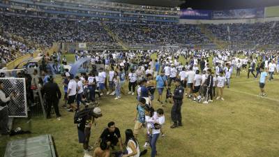 La estampida en el estadio Cuscatlán dejó 12 muertos.