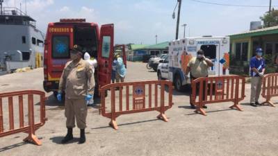 Las autoridades activaron medidas de bioseguridad para un arribo seguro.