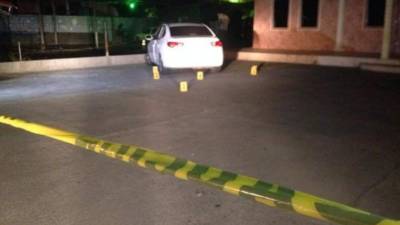 En la escena del crimen se encontraron más de 30 casquillos de fusil AK-47.