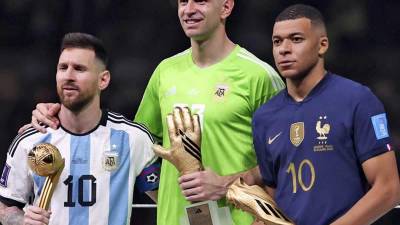 Kylian Mbappé, Emiliano ‘Dibu’ Martínez y Lionel Messi fueron premiados en la final del Mundial de Qatar 2022.