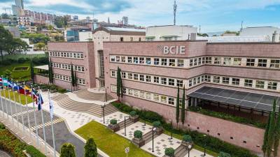 El BCIE es un banco multilateral de desarrollo con 64 años de trayectoria y 15 países miembro.