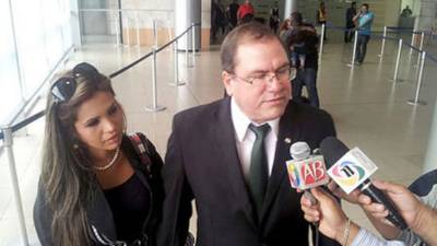 Miembros del gobierno de Paraguay a su llegada a Honduras.