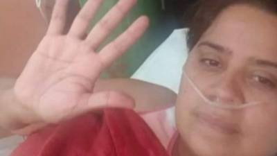 Esta es la imagen que ha circulado en redes sociales. En ella se ve a la doctora Karla Pavón recibiendo oxígeno.