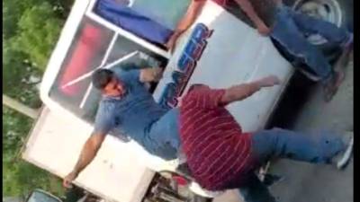 Cuatro hombres se pelearon en las calles de San Pedro Sula.