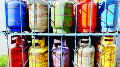 El gas de cocina se mantiene congelado.