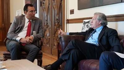 El secretario de la OEA, Luis Almagro, se reunió con el candidato presidencial liberal, Luis Zelaya Medrano.