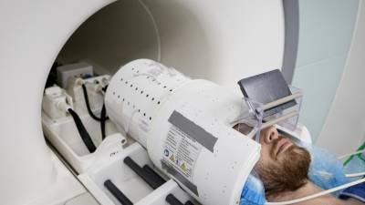 La máquina consiste en un <b>cilindro </b>que mide cinco metros de largo y cinco de alto, dentro del cual hay un imán de 132 toneladas alimentado por una bobina de 1.500 amperios.