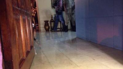 Casas inundadas en Tegucigalpa por accidente con una tubería.