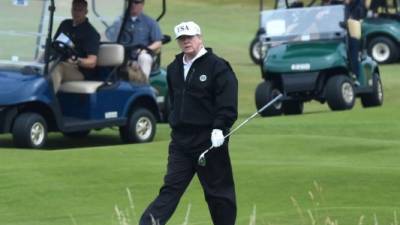 Alejado de los medios de comunicación y de las redes sociales, Donald Trump está preparando su regreso triunfal a Washington D.C. desde la soleada Florida, donde sus días transcurren entre el campo de golf y su nueva oficina como ex presidente de Estados Unidos.