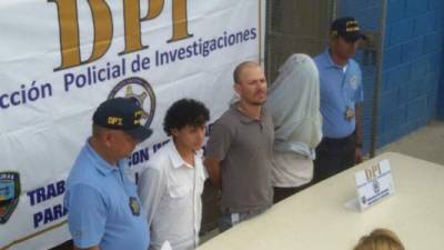 Detenidos mostrados ante la Dirección Policial de Investigaciones (DPI) en Tegucigalpa.