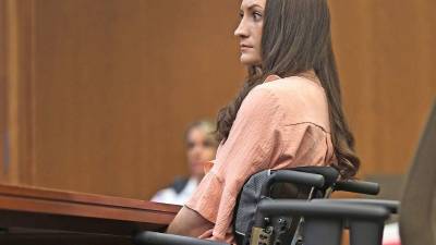 El juicio contra Lindsay Clancy, acusada de matar a sus tres hijos en la vivienda familiar de Duxbury, Massachusetts, se convirtió en uno de los procesos judiciales que más debate ha generado en Estados Unidos. Aunque la autoría de las muertes y la forma en que ocurrieron no están en discusión, el punto central del proceso es determinar hasta qué grado la acusada podía comprender y controlar sus actos cuando cometió los crímenes.