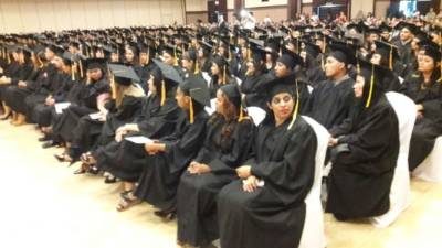 Ceremonia de graduación en la zona norte de Honduras celebrada por autoridades de la Universidad Nacional Autónoma de Honduras en el Valle de Sula (Unah-VS).
