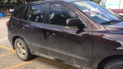 La pareja se conducía en una camioneta negra cuando fueron atacados.