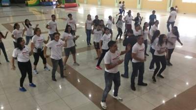 Los jóvenes bailaron zumba y otras actividades.