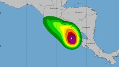 El mapa del<a rel=nofollow noopener noreferrer href=https://www.nhc.noaa.gov/refresh/graphics_ep3+shtml/081744.shtml?tswind120#contents target=_blank> Centro Nacional de Huracanes</a> muestra la probabilidad de que se registren vientos con fuerza de tormenta tropical durante los próximos cinco días por la cercanía de Cristina. Las mayores posibilidades se concentran alrededor del centro del sistema, frente a las costas de Nicaragua, mientras el área de influencia se extiende hacia El Salvador y el sur de Honduras, donde podrían presentarse ráfagas fuertes y un aumento de las condiciones lluviosas.