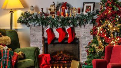 Más allá de luces, colores y adornos, la Navidad posee un profundo significado espiritual, cultural y simbólico. El nacimiento de Jesús y cada elemento de la decoración navideña representan valores cristianos que han trascendido generaciones, conectando la fe con tradiciones culturales que perduran en distintos países del mundo.